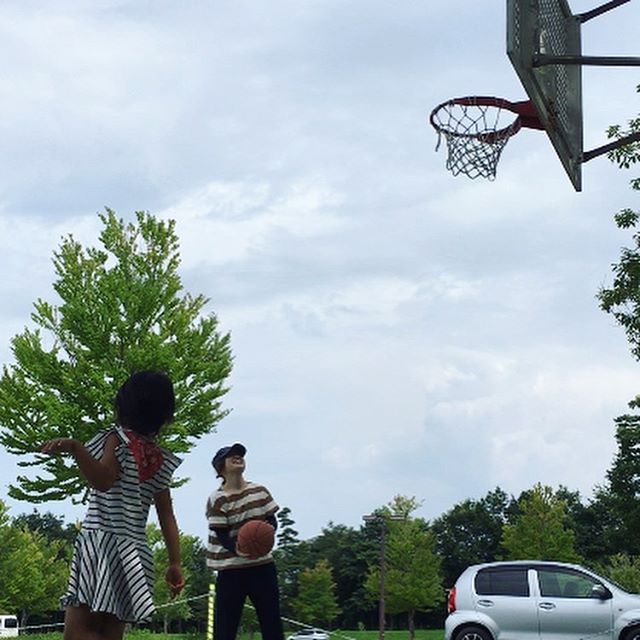 夏休みの姪っ子とバスケの練習小学1年生の吸収力半端ない！！